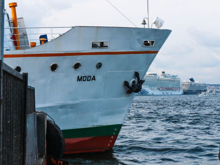 Jak uszyć spodnie cargo z kieszeniami miechowymi? Praktyczny przewodnik